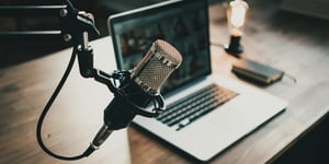 استوديو البودكاست/ التسجيل في الرياض: كيف تبدأ برنامج خاص بشركتك
